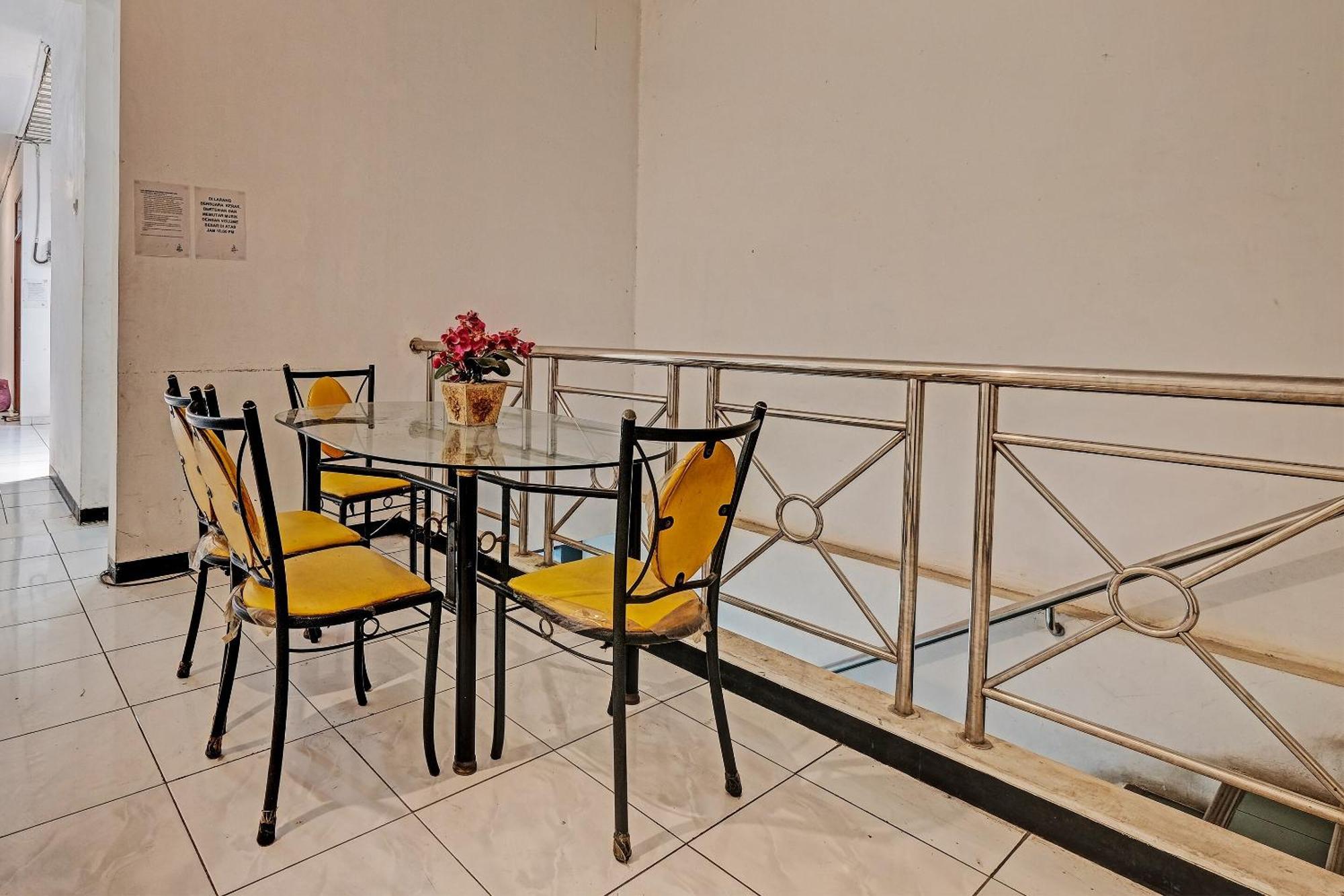Hotel Collection O 92864 Mitra Semarang