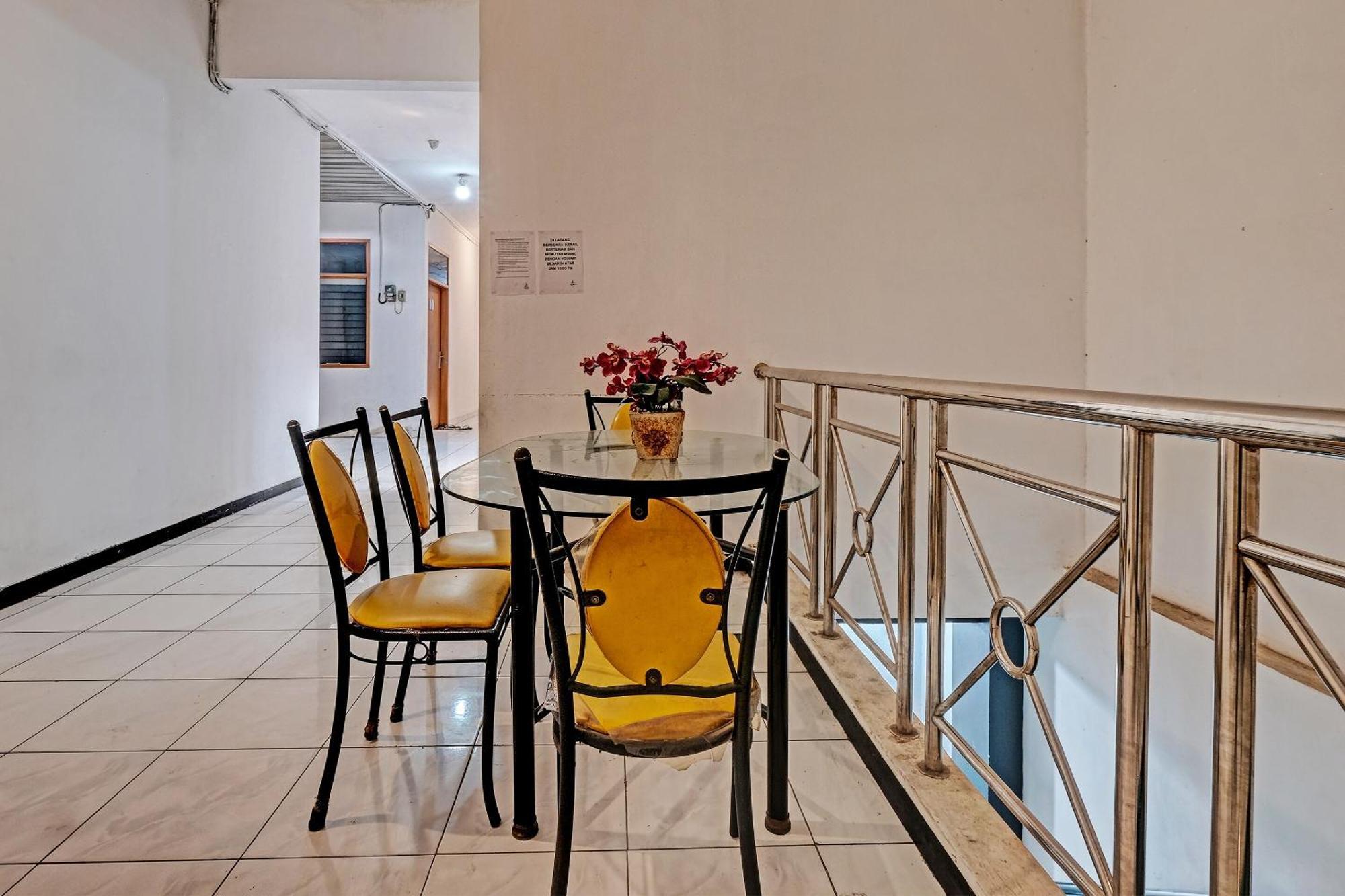 Hotel Collection O 92864 Mitra 3*